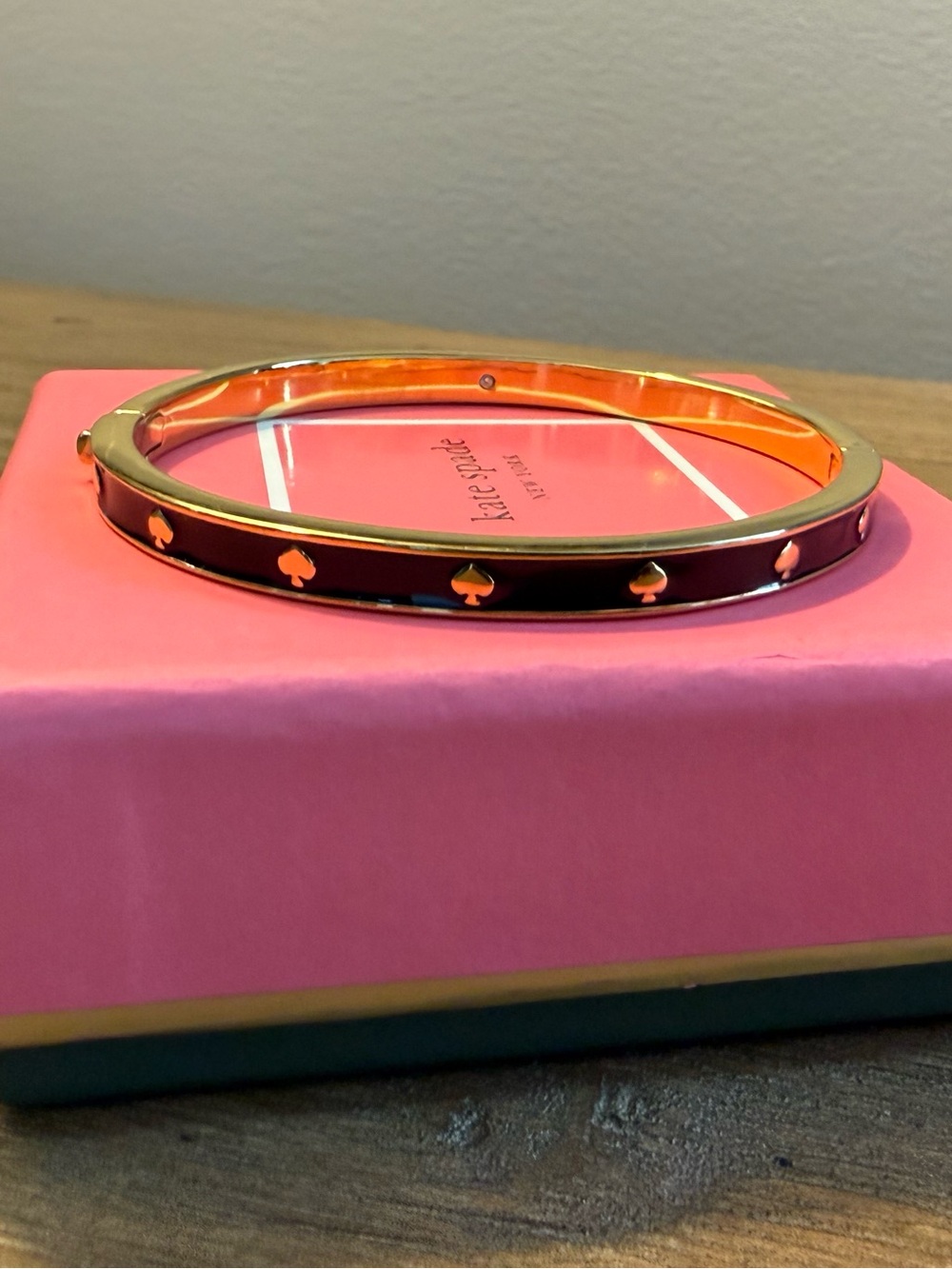 Kate spade black gold enamel hinged bangle bracelet